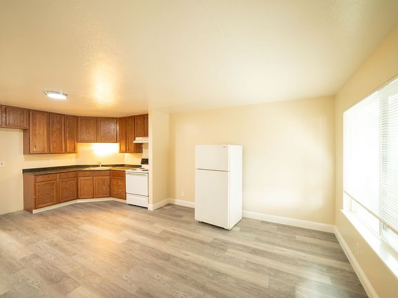 2nd image of 530 24th St #304