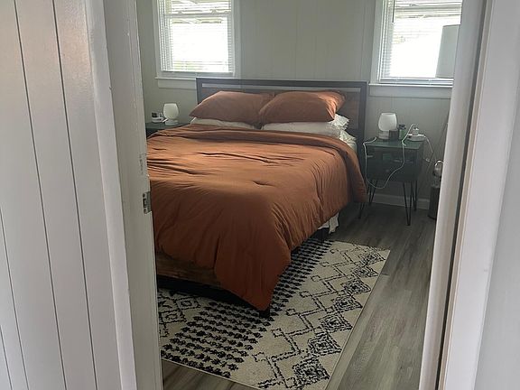 3rd image of 530 Alton St