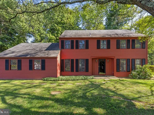 307 Pine Run Rd, Doylestown, PA 18901