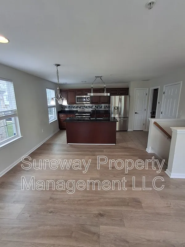 3 bed, 2.5 bath, 1806 sqft, $2,700 — Photo 2