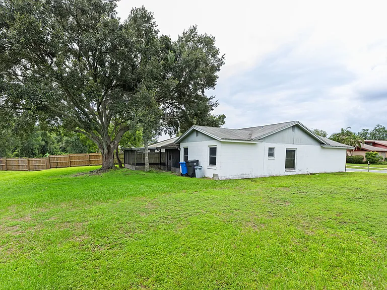 629 Stillview Cir — Photo 31