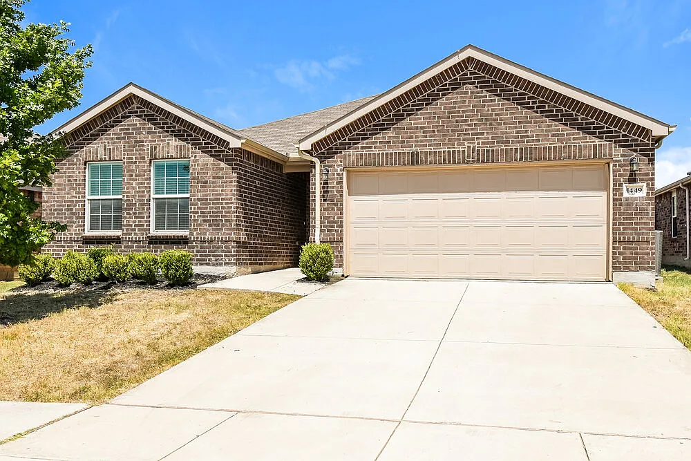 3 bed, 2.0 bath, 1624 sqft, $2,095 — Photo 3