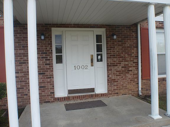 2nd image of 1002 Carriage Dr APT B