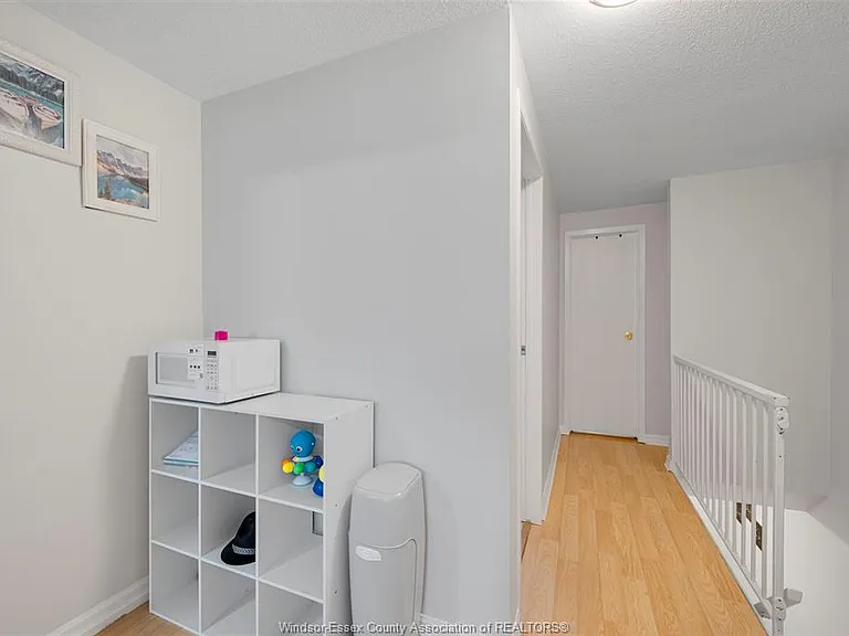 6384 Thornberry Cres — Photo 12