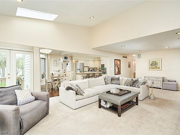 4th image of 483 Beaverbrook Dr