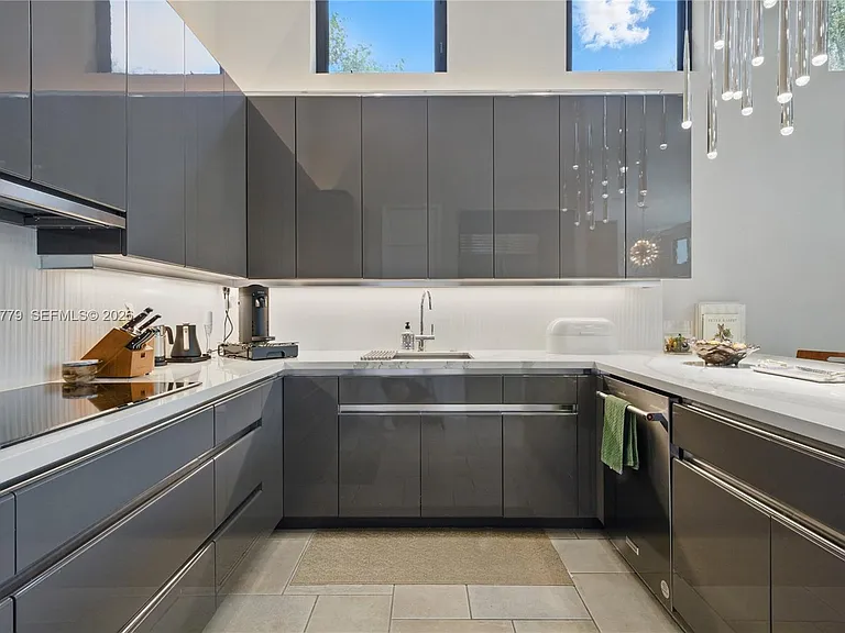 1755 SW 4th Ave — Photo 7