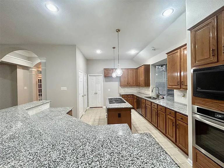16807 Laguna Springs Dr — Photo 18