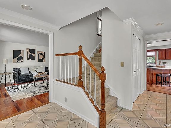4th image of 2 Meadow Spring Ct