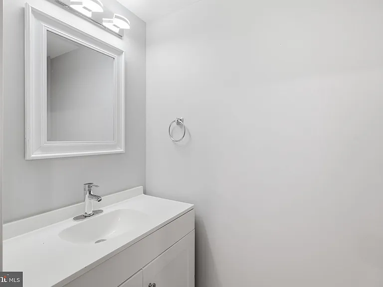 2500 N Mascher St #2 — Photo 14