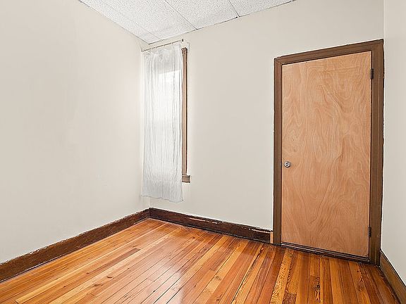 5th image of 31 E 2nd St