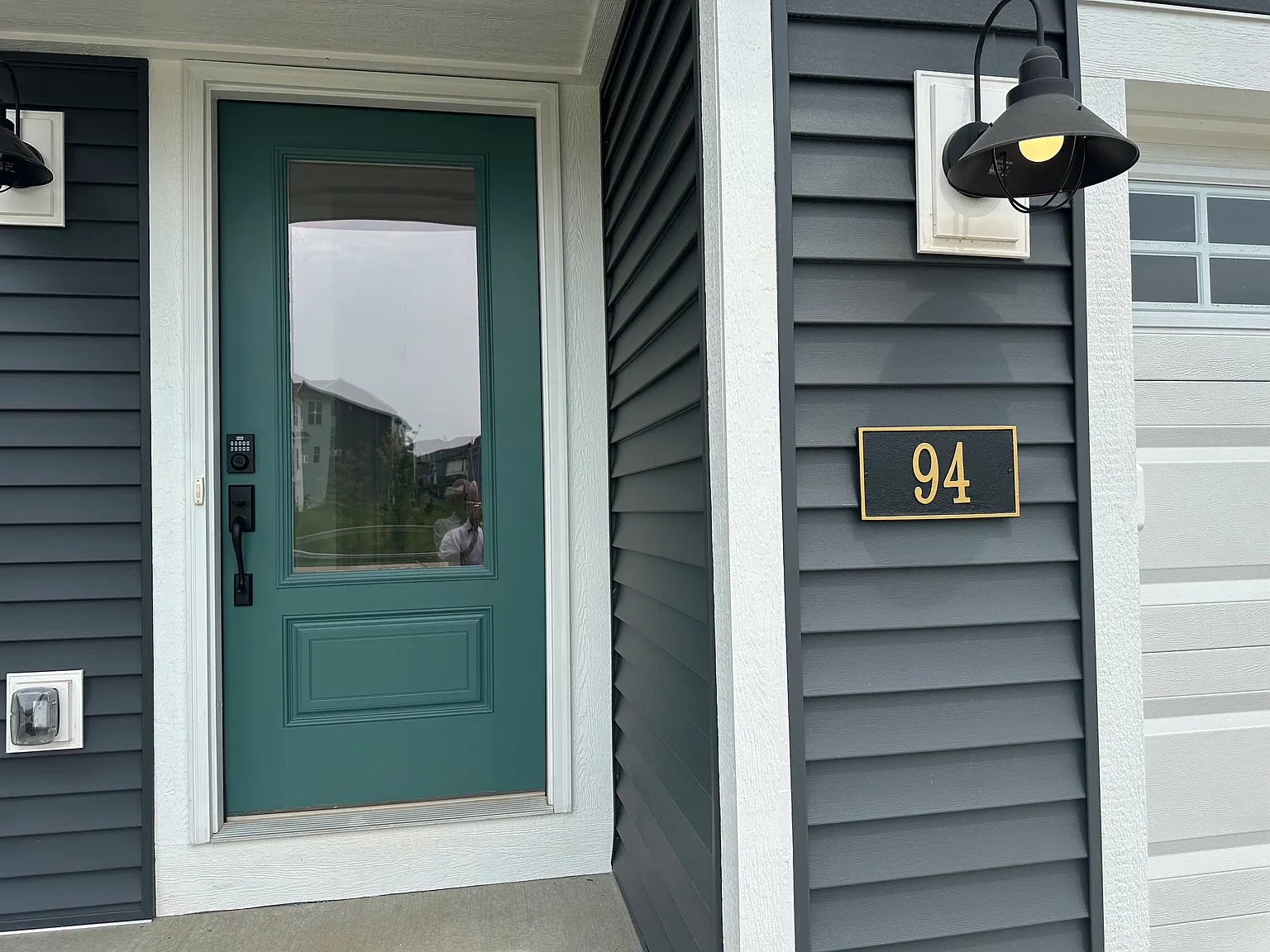 3 bed, 2.5 bath, 1427 sqft, $2,400 — Photo 1