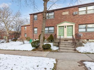 6105 245th Pl, Douglaston, NY 11362