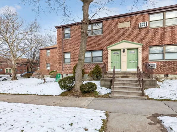 61-05 245th Place #Upper, Douglaston, NY 11362