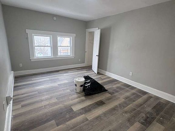 5th image of 47 N 16th St Floor 3