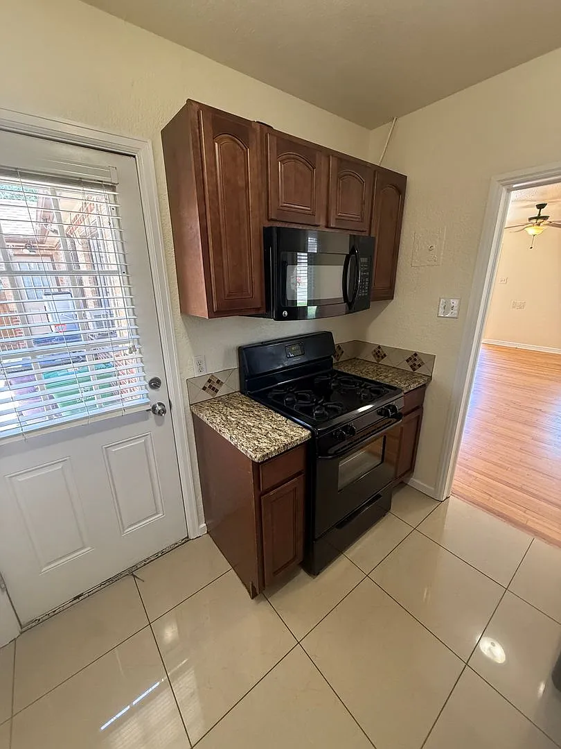 5907 E 14th Ave — Photo 3