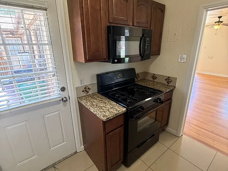 5907 E 14th Ave — Photo 3