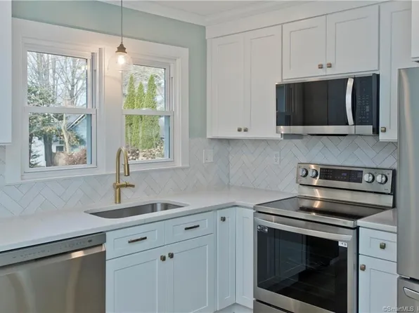 62 Elm Street, Simsbury, CT 06081