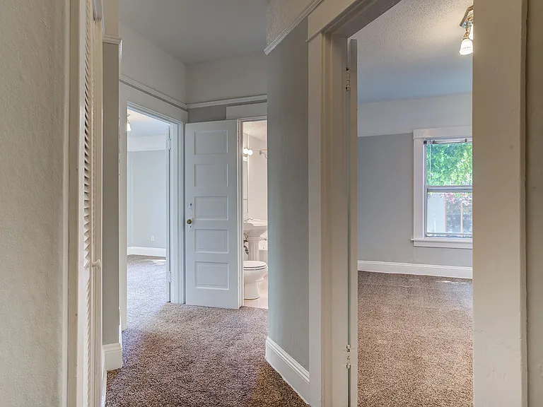 2110 NW Flanders St — Photo 44