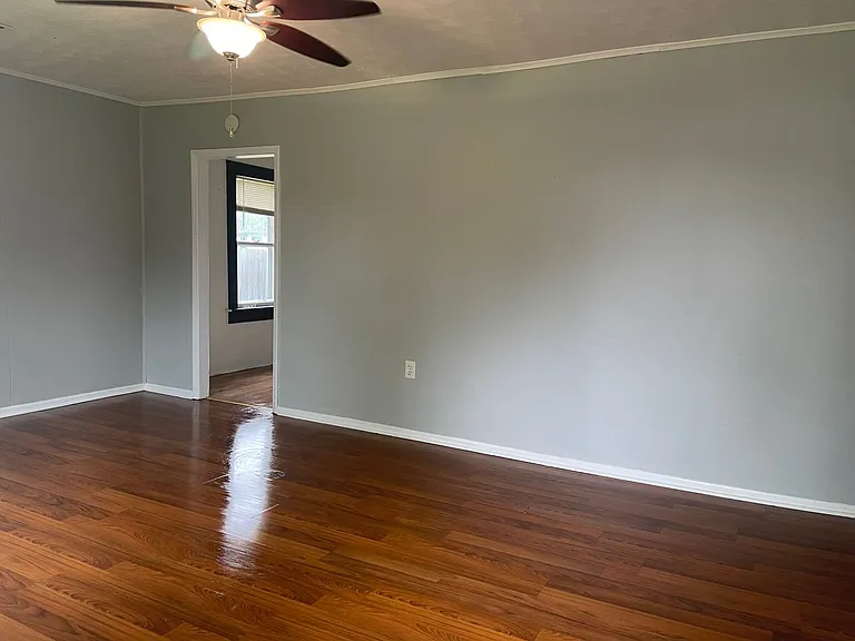 1020 Sycamore St — Photo 3