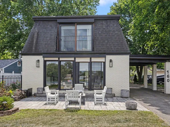 160 E Shore Dr, Whitmore Lake, MI 48189