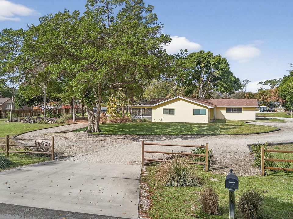 1st image of 749 W Rambling Drive