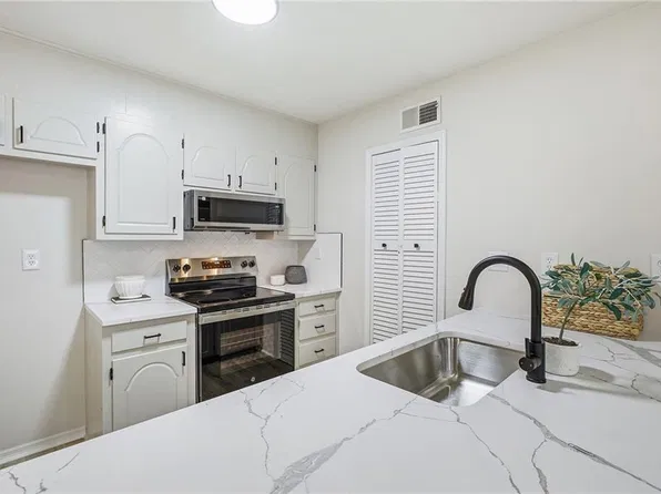 11260 E 71st Ter, Raytown, MO 64133