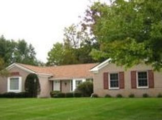 35999 Charter Crest Rd, Farmington Hills, MI 48335