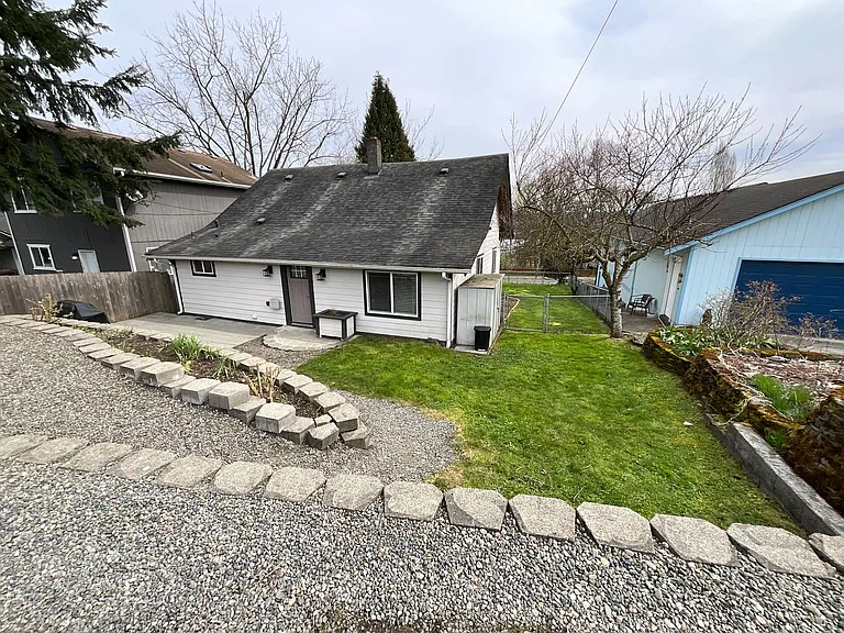 2120 E Grand Ave — Photo 23