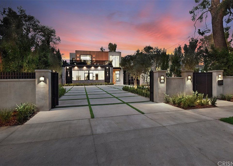 1st image of 14143 Chandler Blvd