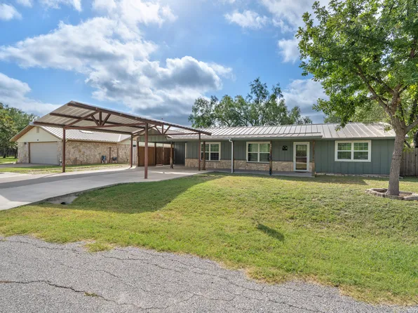 291 BOWLEGS ST, Brackettville, TX 78832