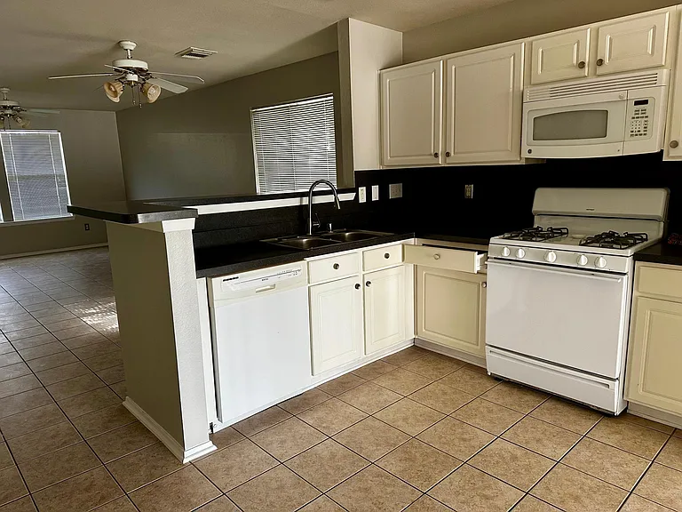 1585 Nichole Woods Dr — Photo 7