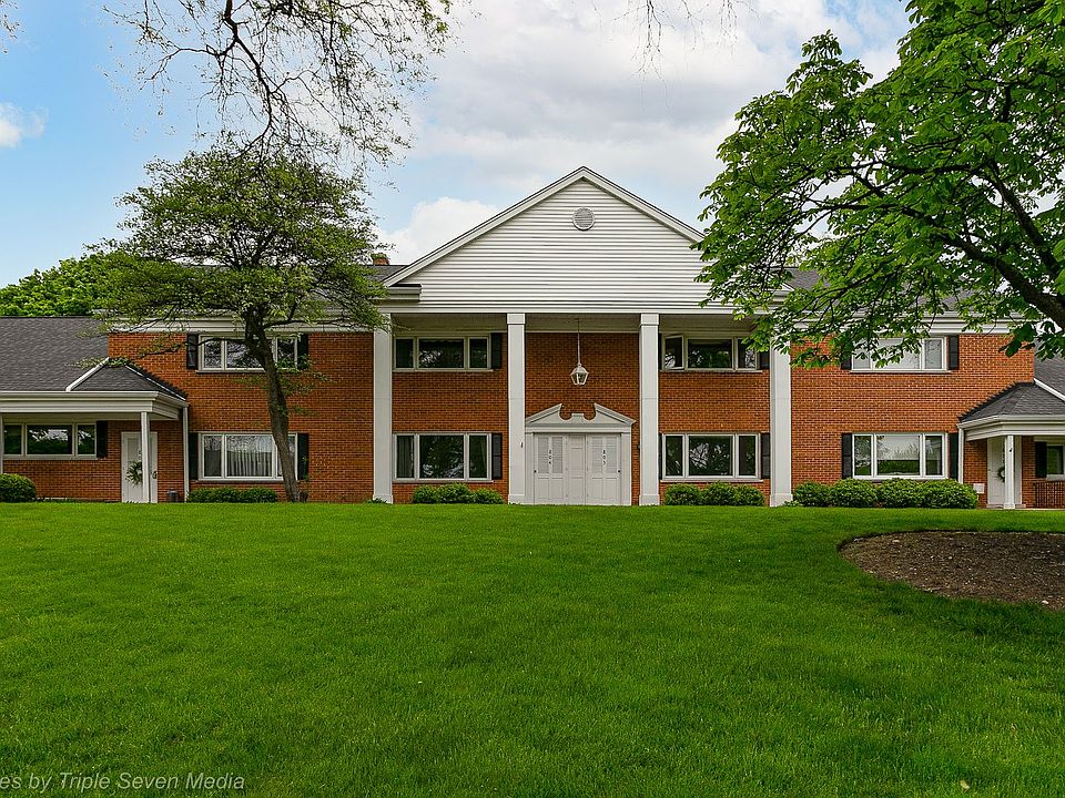 1st image of 805 Chanticleer Ln #805