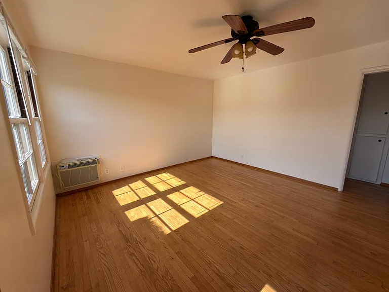 1736 E Palmyra Ave #1736 — Photo 2