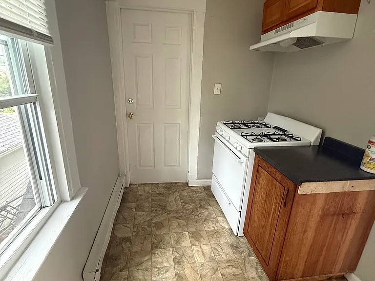 17 Davis St #2R — Photo 6