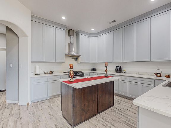 4th image of 14 Honeyfield Ln