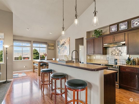 5th image of 2166 Inglewood Drive