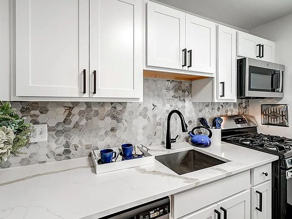 4th image of 4000 Linkwood Rd #4008E
