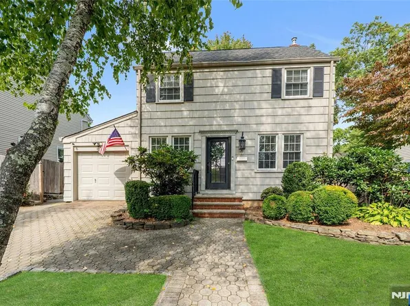 10 Hudson Ave, Waldwick, NJ 07463