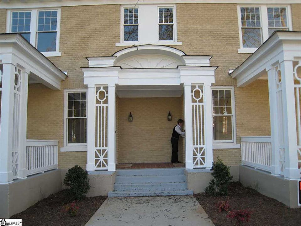 2nd image of 326 S Spring St #328