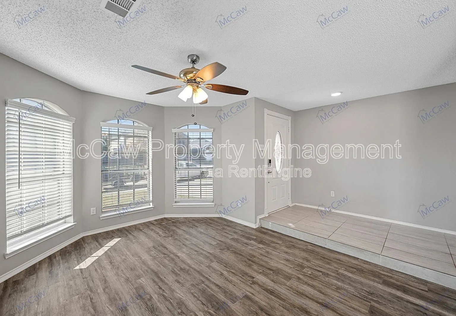 3 bed, 2.5 bath, 3009 sqft, $2,700 — Photo 2