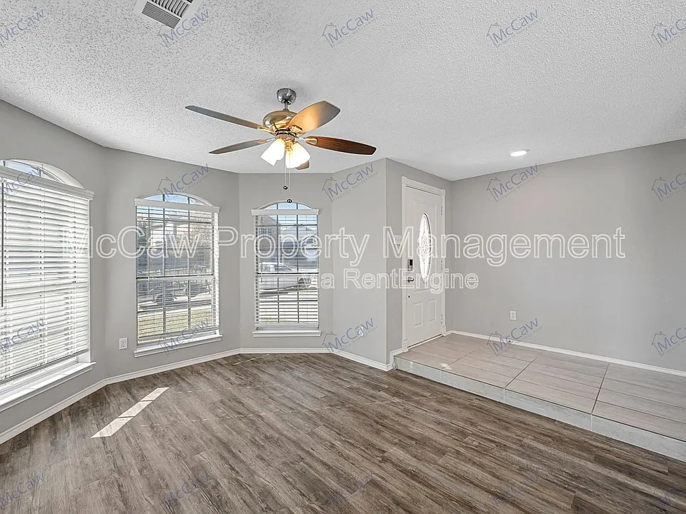 1371 Honeysuckle Ln