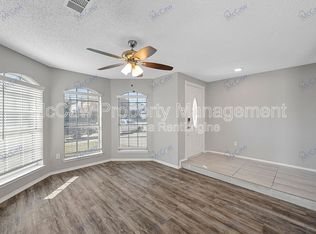 1371 Honeysuckle Ln, Lewisville, TX 75077