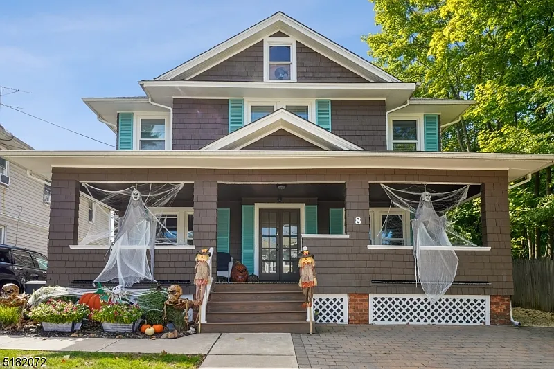 8 Oak Grove Rd #2