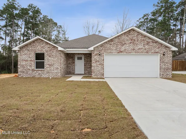 8195 Redstone Dr, Gautier, MS 39553