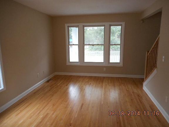 3rd image of 818 Marshall Ave