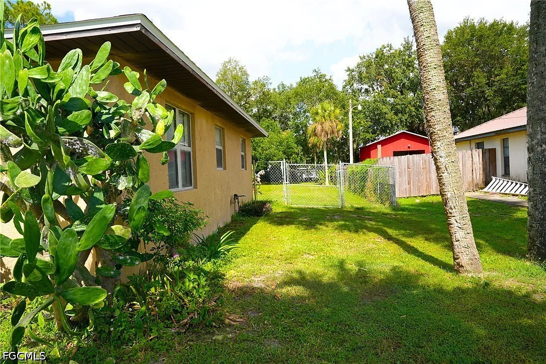 2 bed, 2.0 bath, 1569 sqft, $2,000 — Photo 2