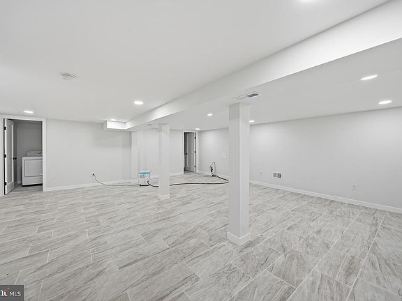 4th image of 410 4th Ave