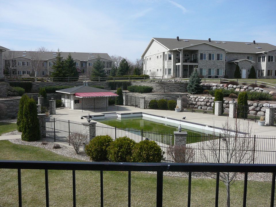 2nd image of 10 Cherokee Cir Unit 202