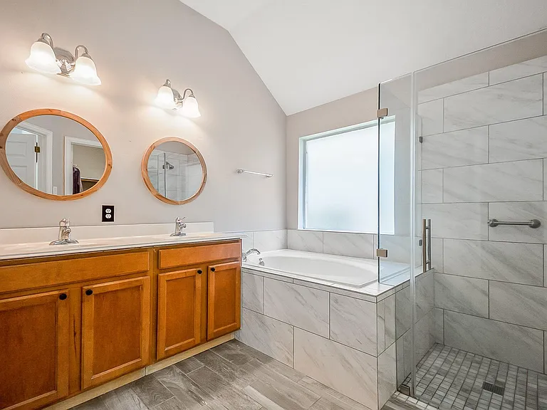 11302 N Creekwood Hills Ln — Photo 12