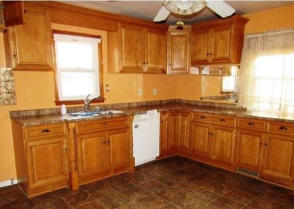 4th image of 5639 Redwood Ave